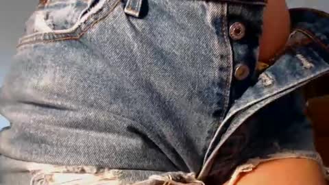 Kim Lee  online show from 03.07.25