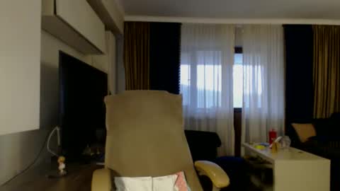 Kim Lee  online show from 10.03.25