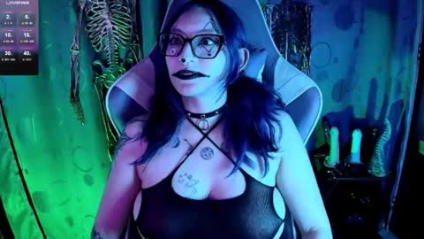   online show from 11.04.25