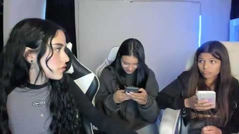 Snapshot of kimmi_foxy chatting on 02.12.25 kimmi online show from 02.12.25