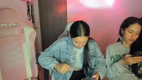 Snapshot of kimmi_foxy chatting on 09.23.25 kimmi online show from 09.23.25