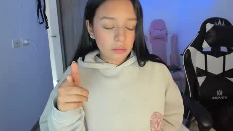 Snapshot of kimmi_foxy chatting on 09.28.25 kimmi online show from 09.28.25