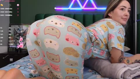 Snapshot of kimmie_ chatting on 02.04.25 Kimmie online show from 02.04.25