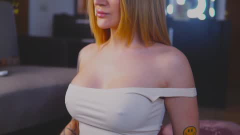 Snapshot of kimskye chatting on 01.10.25 KimSkye online show from 01.10.25