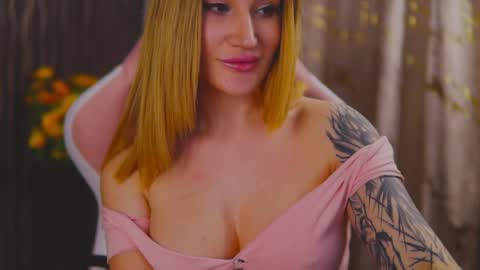 Snapshot of kimskye chatting on 01.31.25 KimSkye online show from 01.31.25