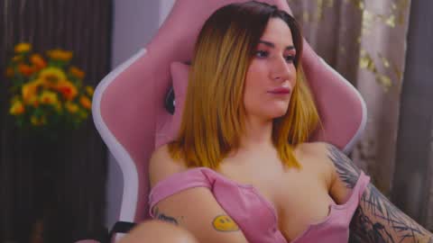 Snapshot of kimskye chatting on 02.01.25 KimSkye online show from 02.01.25