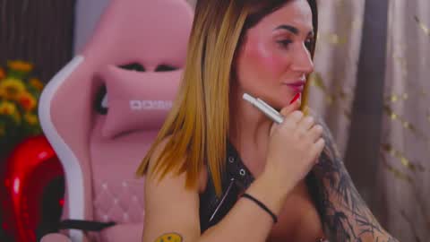 Snapshot of kimskye chatting on 02.14.25 KimSkye online show from 02.14.25