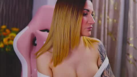 Snapshot of kimskye chatting on 02.22.25 KimSkye online show from 02.22.25