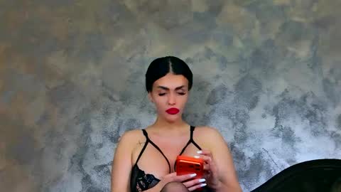 Snapshot of kimwilmes chatting on 05.08.26 Kim Wilmes online show from 05.08.26