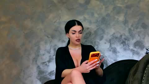 Snapshot of kimwilmes chatting on 05.18.26 Kim Wilmes online show from 05.18.26