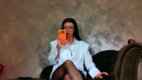 Snapshot of kimwilmes chatting on 05.24.26 Kim Wilmes online show from 05.24.26