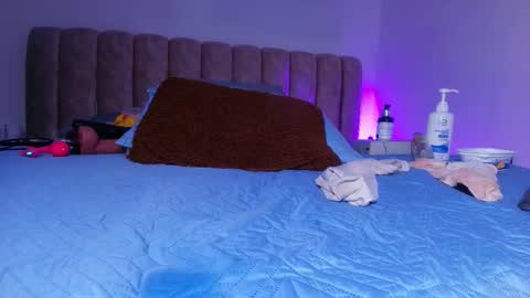 Snapshot of king_bella_ chatting on 11.26.25 Bella online show from 11.26.25