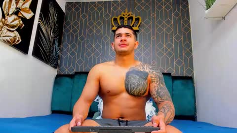 Angel Falconer online show from 09.30.25