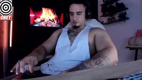 Snapshot of kingbear777 chatting on 10.02.25 King Bear online show from 10.02.25