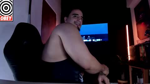 Snapshot of kingbear777 chatting on 11.07.25 King Bear online show from 11.07.25