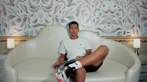 Snapshot of kingstark_ chatting on 11.14.25 sebastian online show from 11.14.25