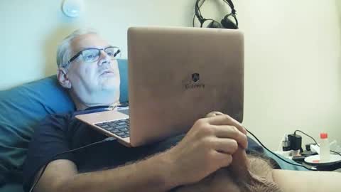 kingtongue10 online show from 10.11.25