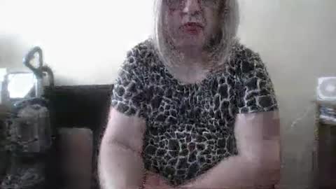 Snapshot of kingwillywoo chatting on 06.27.26 Cynthia Pvc lips online show from 06.27.26