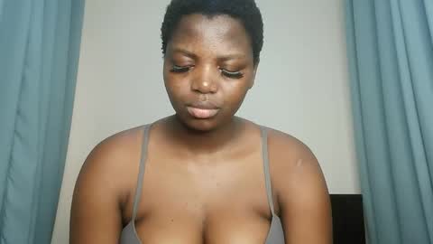 Snapshot of kinky_lola1 chatting on 09.28.25 Lola online show from 09.28.25