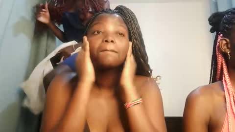 Snapshot of kinky_lola1 chatting on 11.06.25 Lola online show from 11.06.25