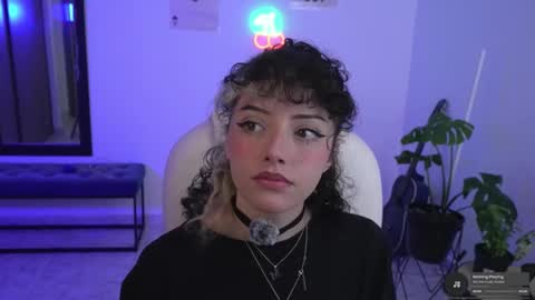 Mary your fav curly girl online show from 11.19.25