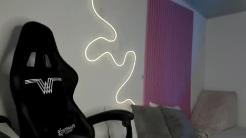 kinky yeyns online show from 12.19.25