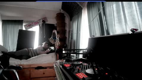 Snapshot of kinkybiguy14 chatting on 10.05.25 Kinky Cassie online show from 10.05.25