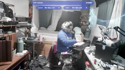 Snapshot of kinkybiguy14 chatting on 10.25.25 Kinky Cassie online show from 10.25.25