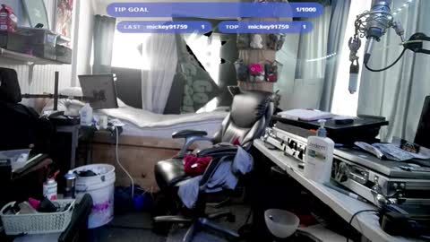 Snapshot of kinkybiguy14 chatting on 12.03.25 Kinky Cassie online show from 12.03.25