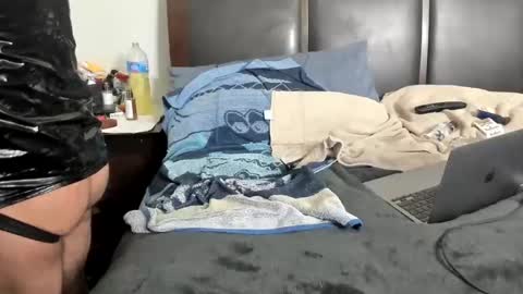 Kinkyguy323232 online show from 01.01.25