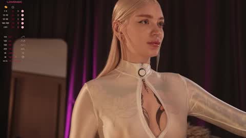 kinkylina_ online show from 02.25.25