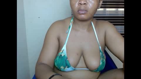 Snapshot of kinkyxxjuice chatting on 09.29.25 kinkyxxjuice online show from 09.29.25