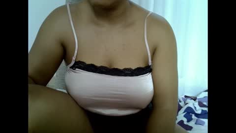 Snapshot of kinkyxxjuice chatting on 11.04.25 kinkyxxjuice online show from 11.04.25