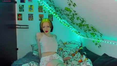 Snapshot of kira__cutie chatting on 07.30.26 Kira online show from 07.30.26