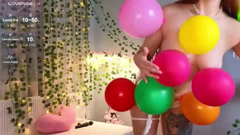 Snapshot of kira_briis chatting on 11.17.25 Kira Briis online show from 11.17.25