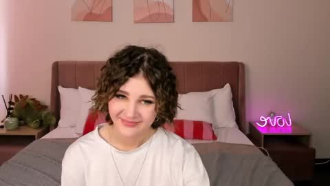 Snapshot of kira_fluffy chatting on 05.18.26 Kira online show from 05.18.26