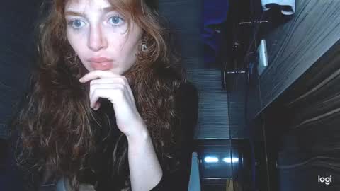 Snapshot of kira_foxy_ chatting on 03.02.25 Kira online show from 03.02.25