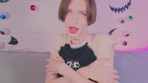 Snapshot of kira_long chatting on 10.31.25 MADI online show from 10.31.25