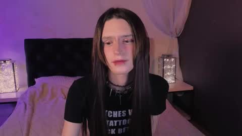 Snapshot of kira_long chatting on 01.18.26 MADI online show from 01.18.26