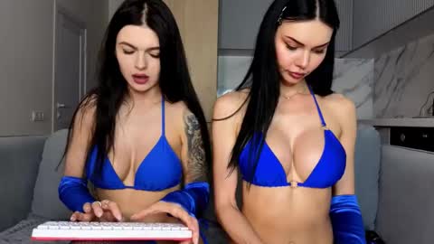 Snapshot of kira_mmr chatting on 10.27.25 Kira and friends online show from 10.27.25