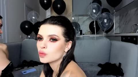 Snapshot of kira_mmr chatting on 11.02.25 Kira and friends online show from 11.02.25