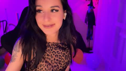 Snapshot of kira_sapphire chatting on 10.16.25 Kira online show from 10.16.25