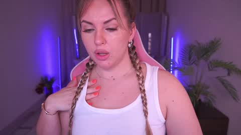 Snapshot of kiracandys chatting on 02.01.25 Kira online show from 02.01.25