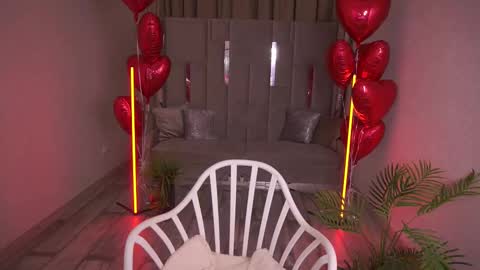 Snapshot of kiracandys chatting on 02.14.25 Kira online show from 02.14.25