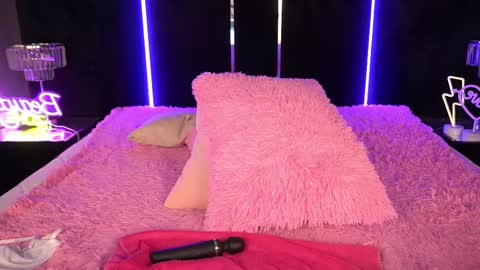 Snapshot of kiracandys chatting on 03.08.25 Kira online show from 03.08.25