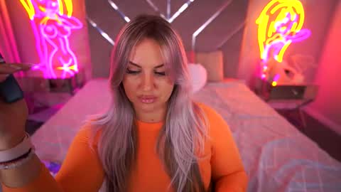 Snapshot of kiracandys chatting on 09.21.25 Kira online show from 09.21.25