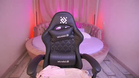 Snapshot of kiracandys chatting on 09.28.25 Kira online show from 09.28.25