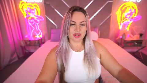 Snapshot of kiracandys chatting on 10.28.25 Kira online show from 10.28.25