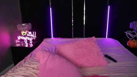 Snapshot of kiracandys chatting on 11.08.25 Kira online show from 11.08.25