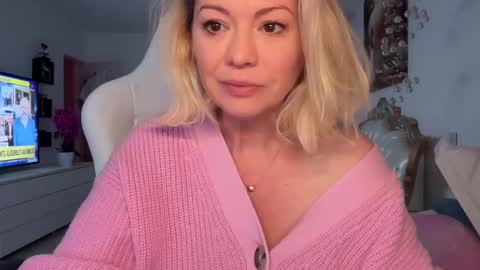 Snapshot of kiradivine chatting on 12.06.24 KiraDivine online show from 12.06.24